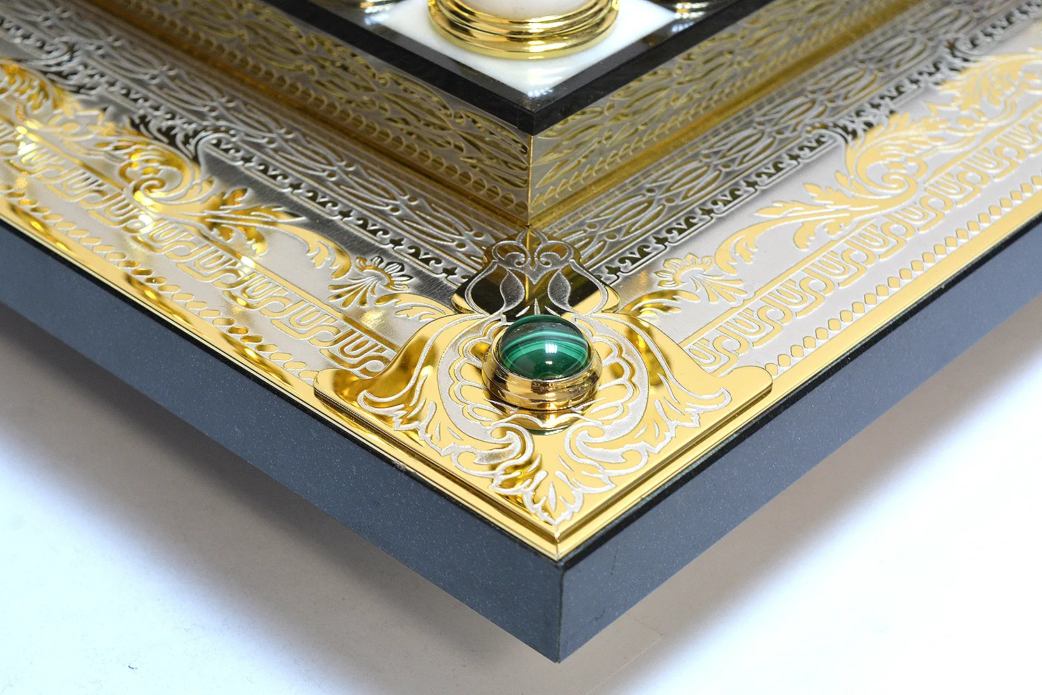 Шахматы из камня с гравировкой "Классические"